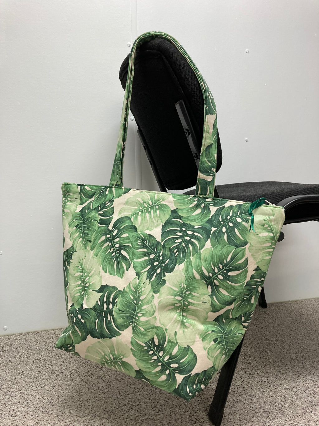 Large Tote Bag with Zip - Leaves on Cream