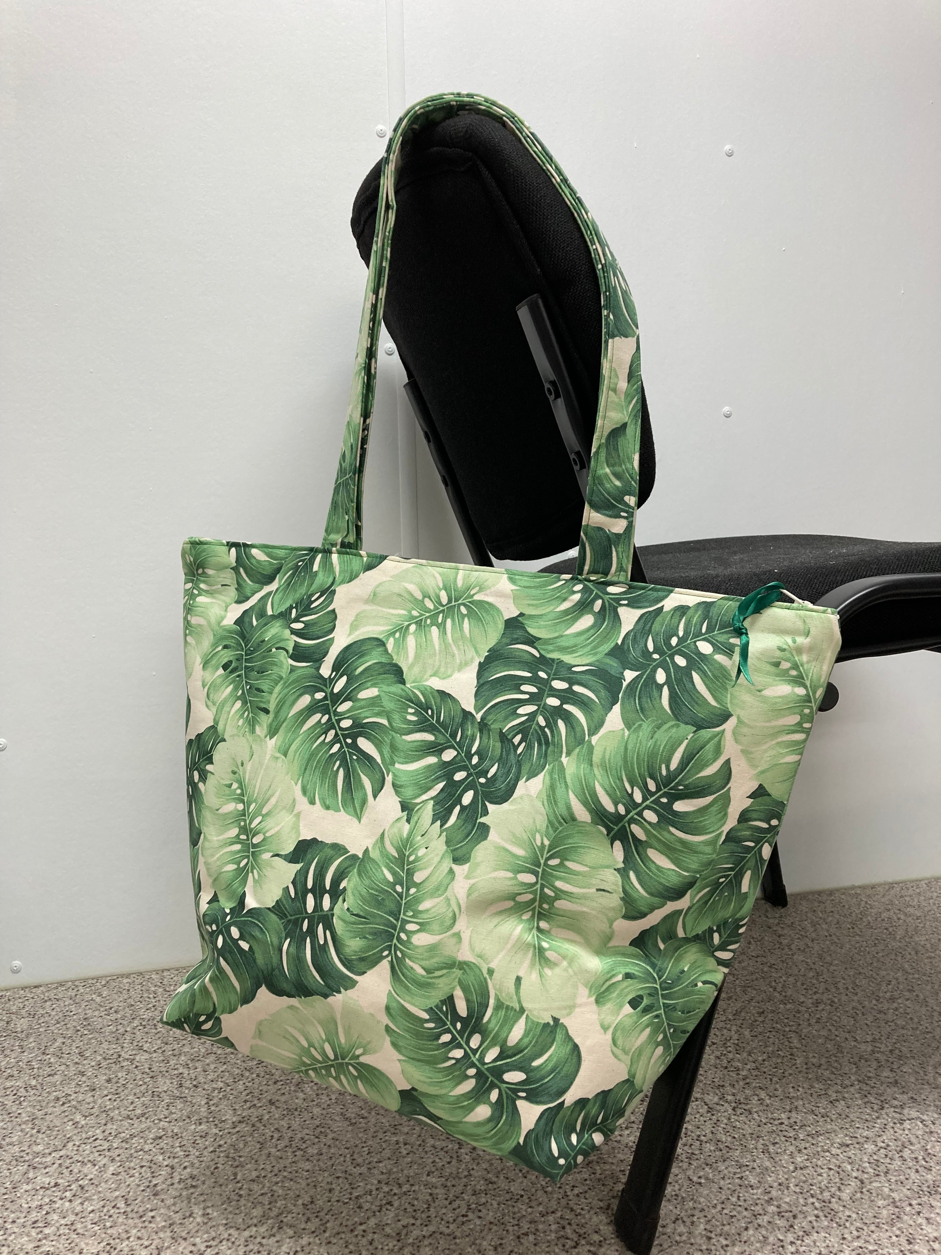 Large Tote Bag with Zip - Leaves on Cream