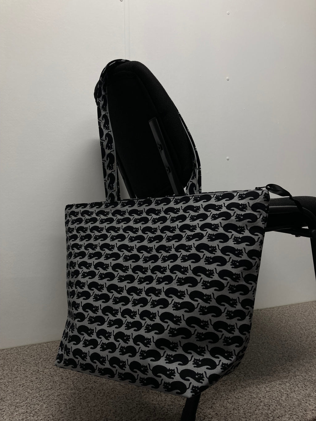 Large Tote Bag with Zip - Black Cats on Dark Grey