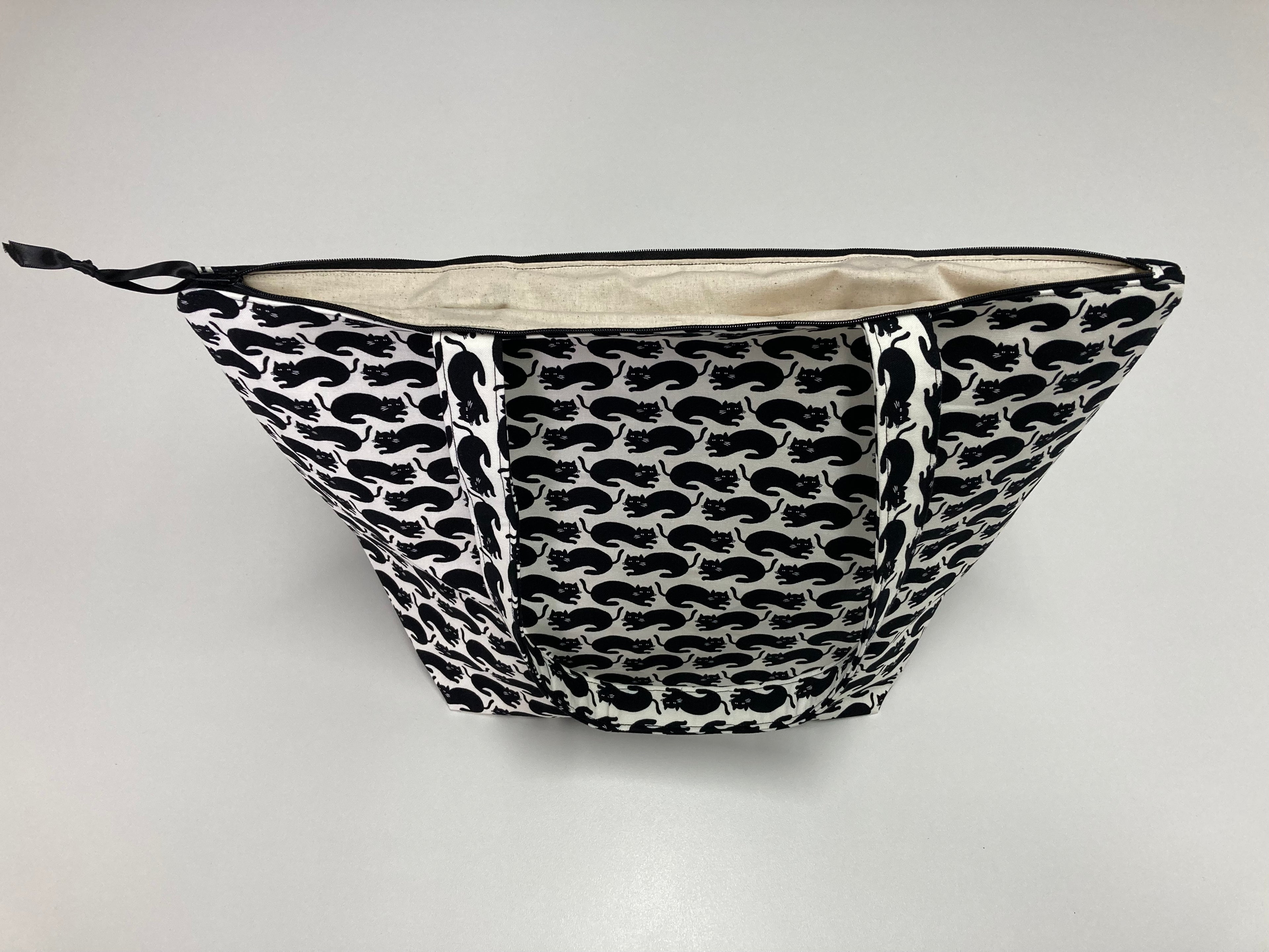 Large Tote Bag with Zip - Black Cats on White