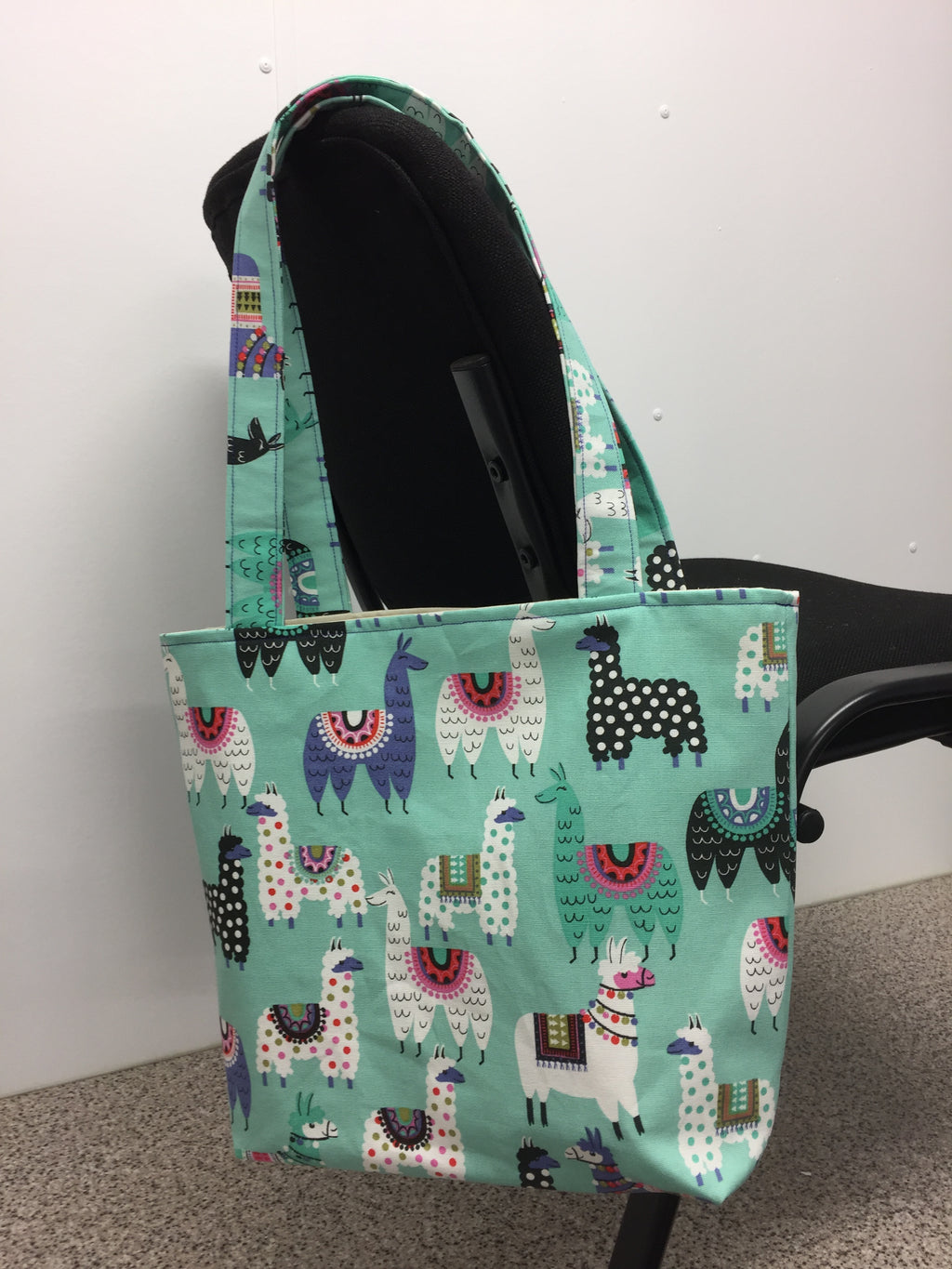 Medium Tote Bag - Llamas