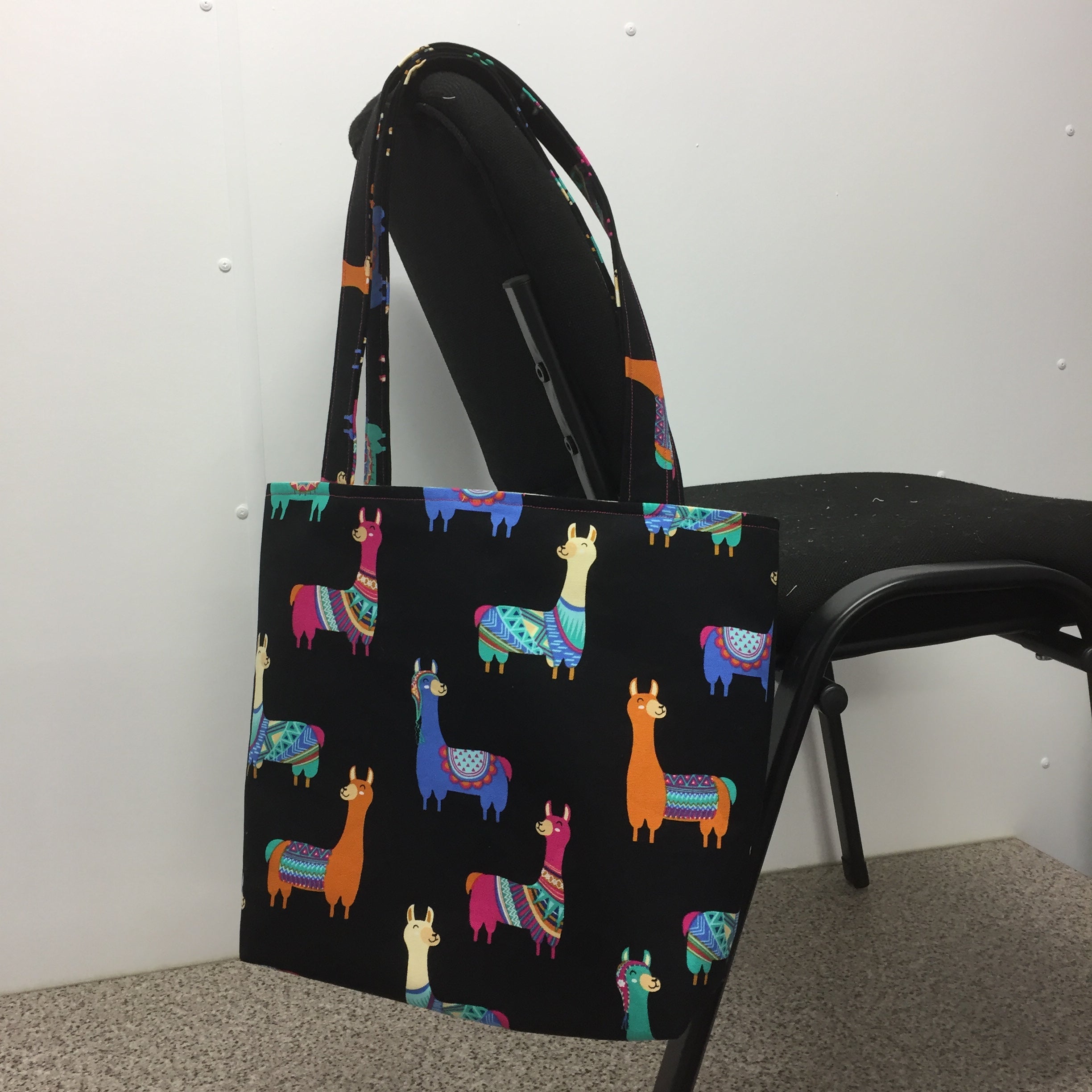 Medium Tote Bag - Llamas Black