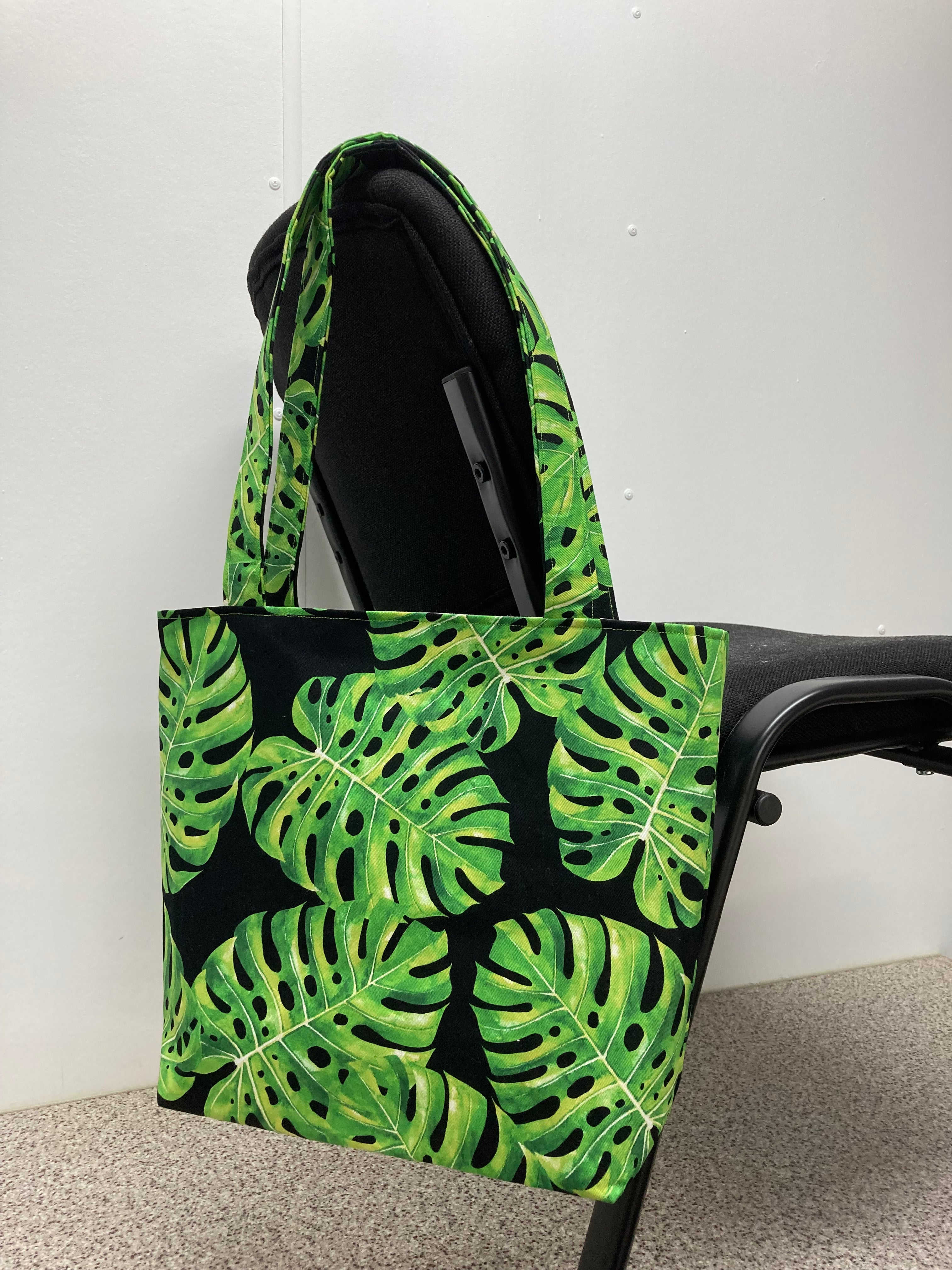 Medium Tote Bag - Leaves on Black