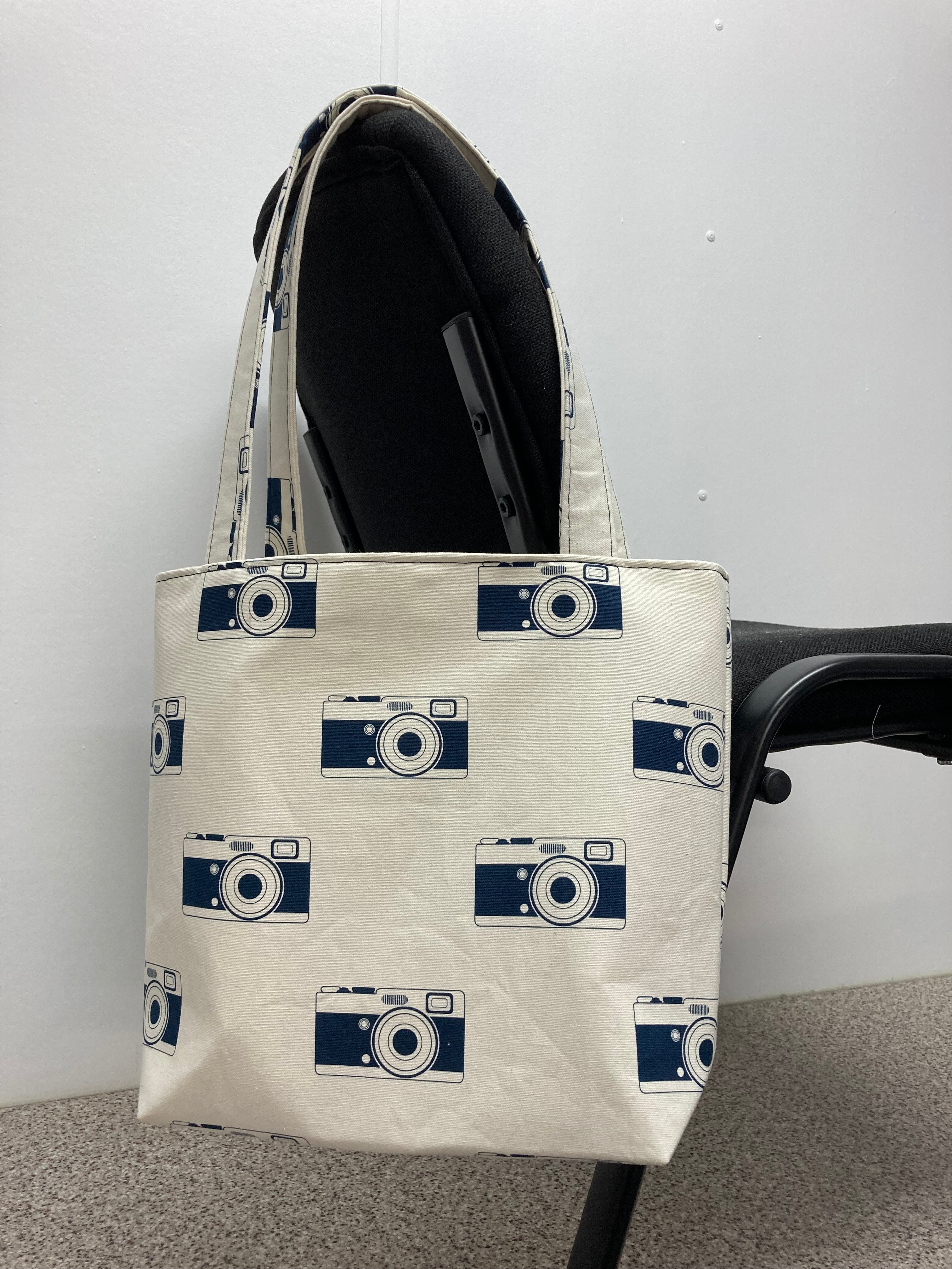 Medium Tote Bag - Cameras