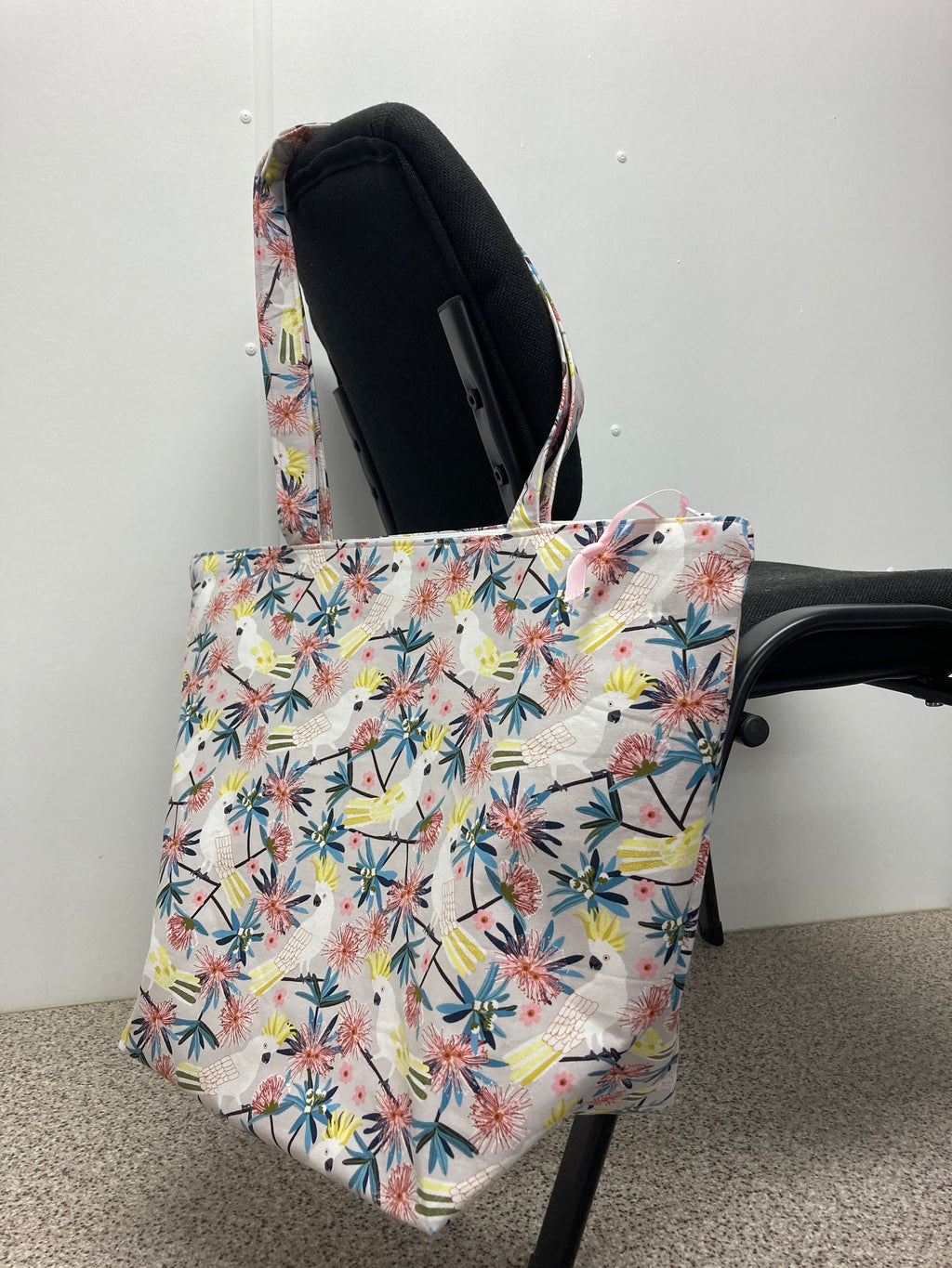 Medium Tote Bag with Zip - White Cockatoo