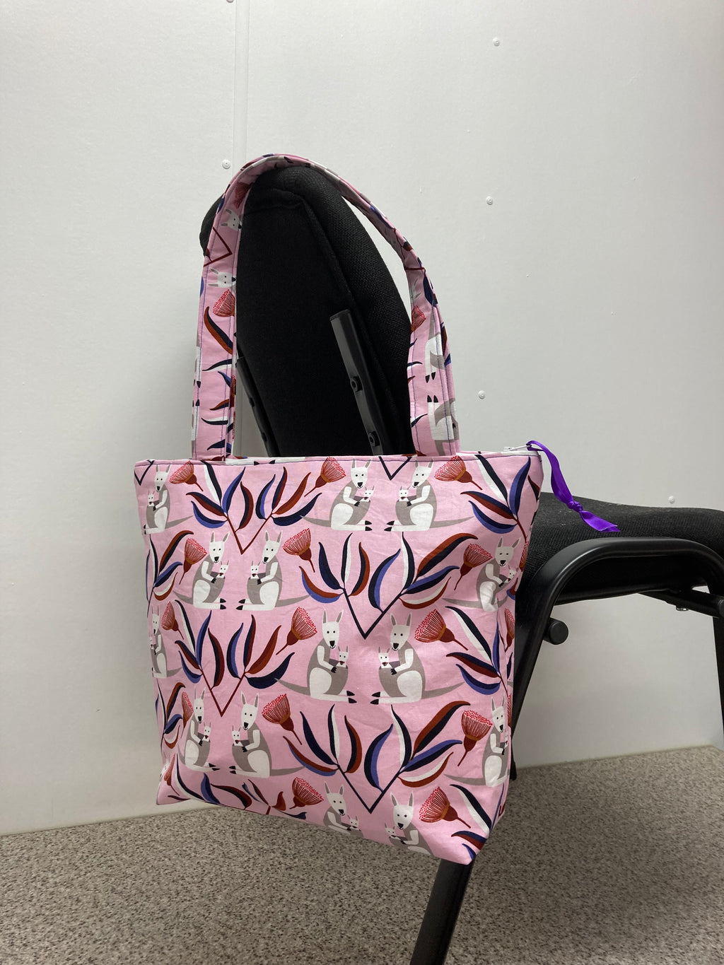 Medium Tote Bag with Zip - Kangaroo