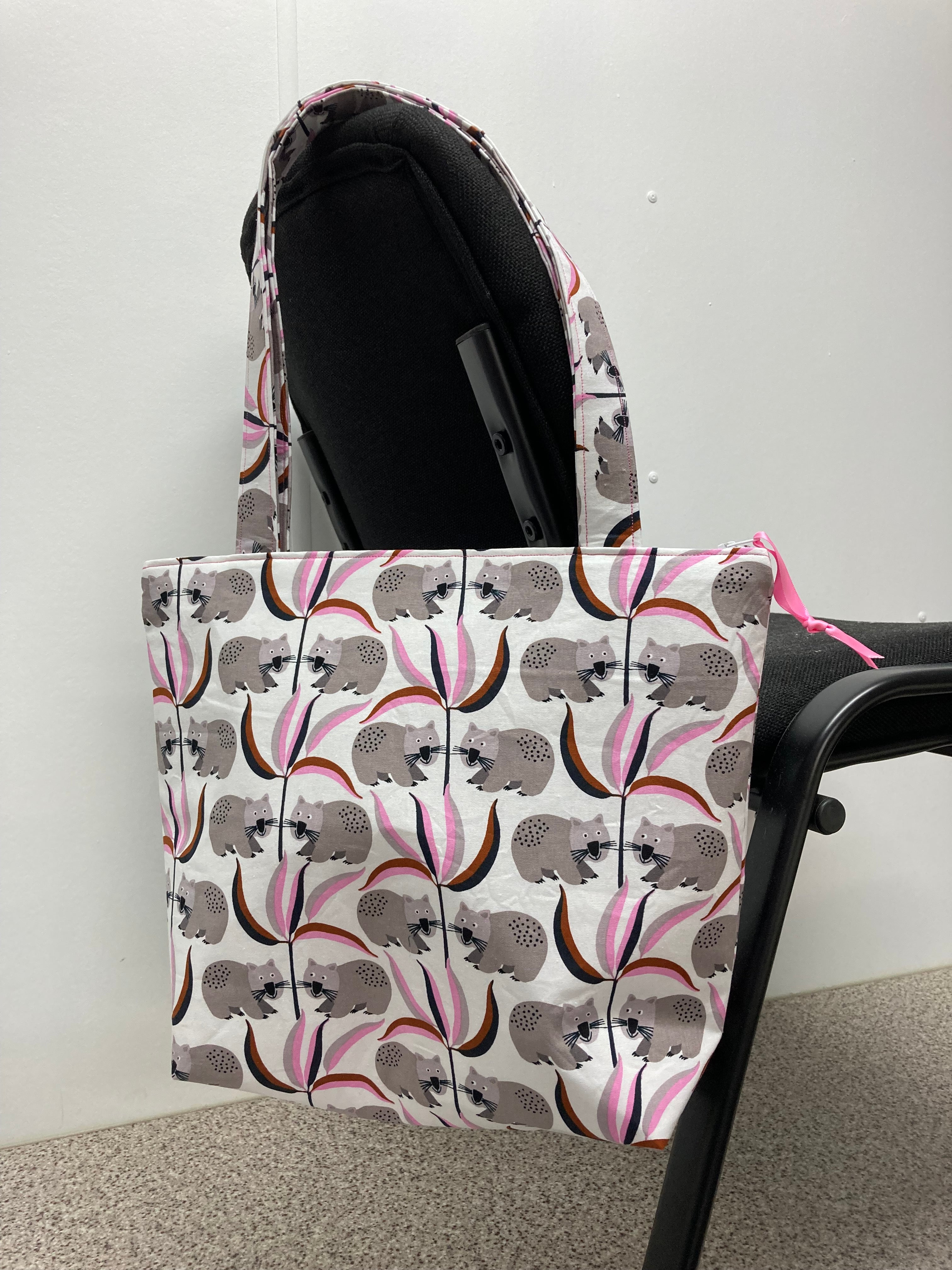 Medium Tote Bag with Zip - Wombat