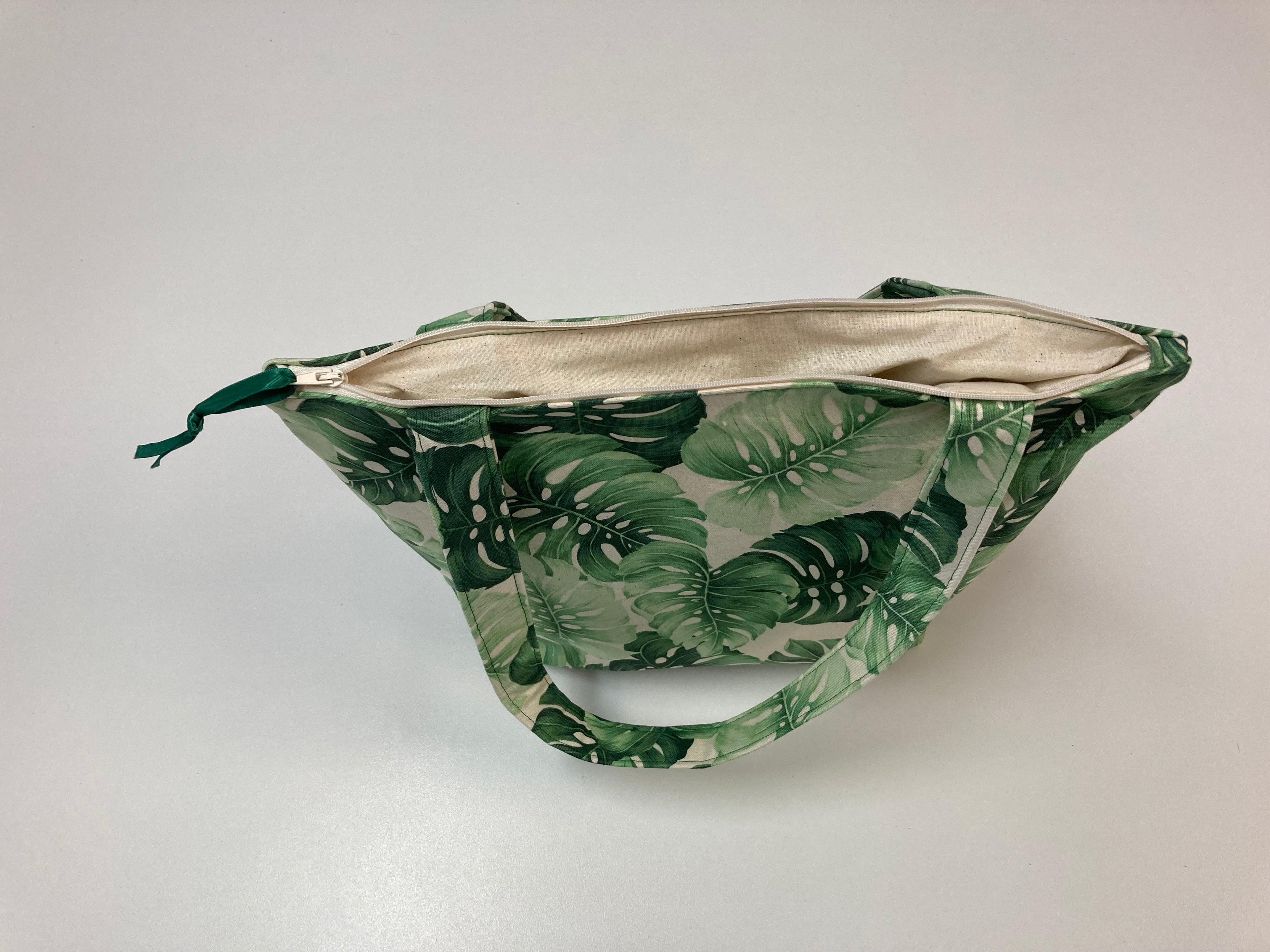 Medium Tote Bag with Zip - Leaves on Cream