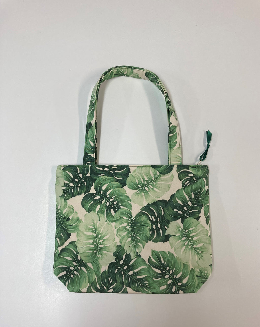 Medium Tote Bag with Zip - Leaves on Cream