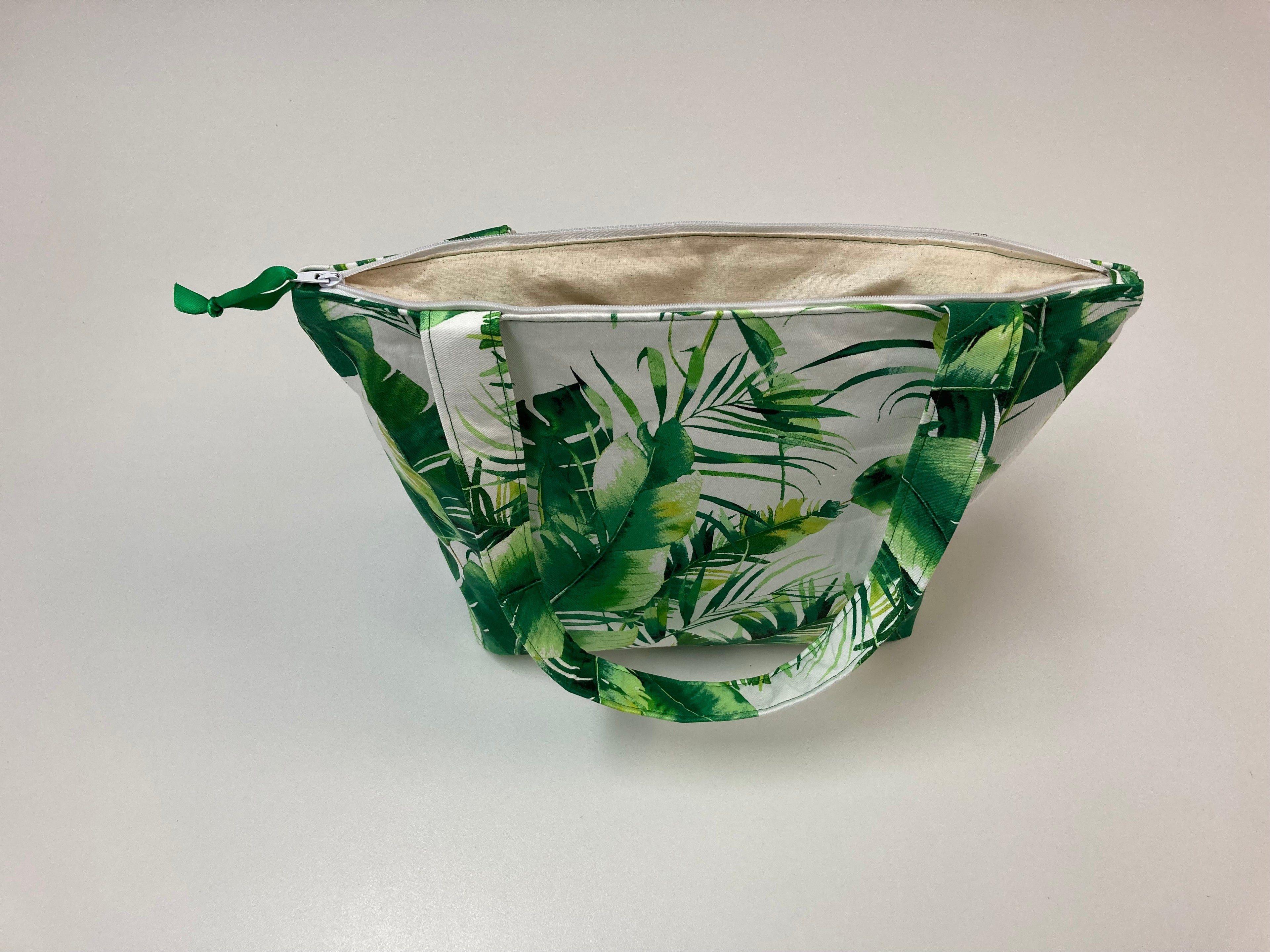 Medium Tote Bag with Zip - Tropical Leaves on White