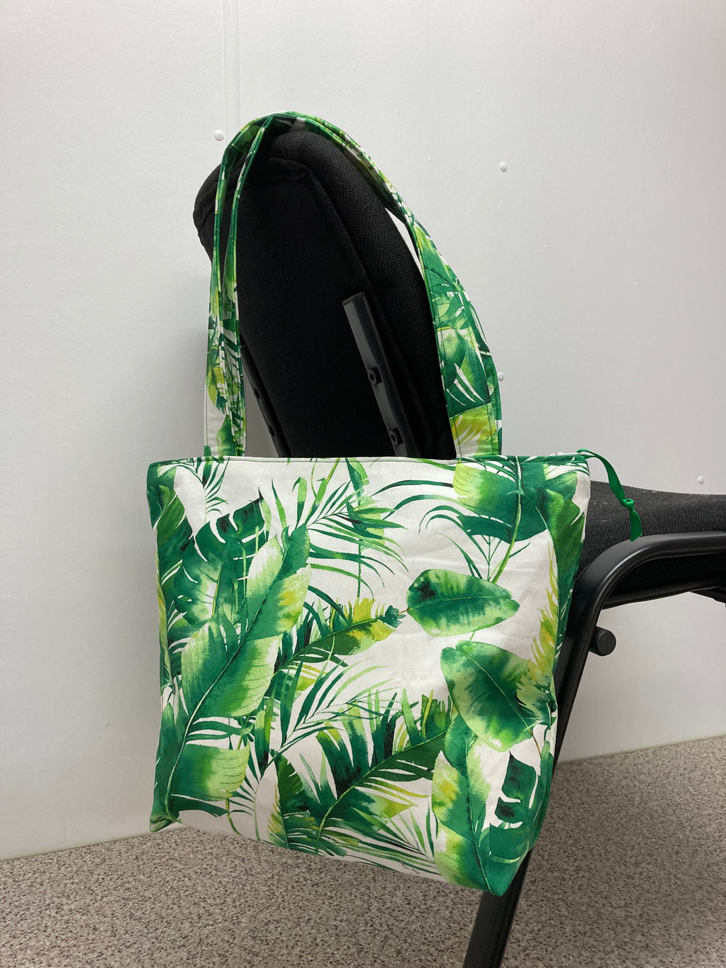 Medium Tote Bag with Zip - Tropical Leaves on White