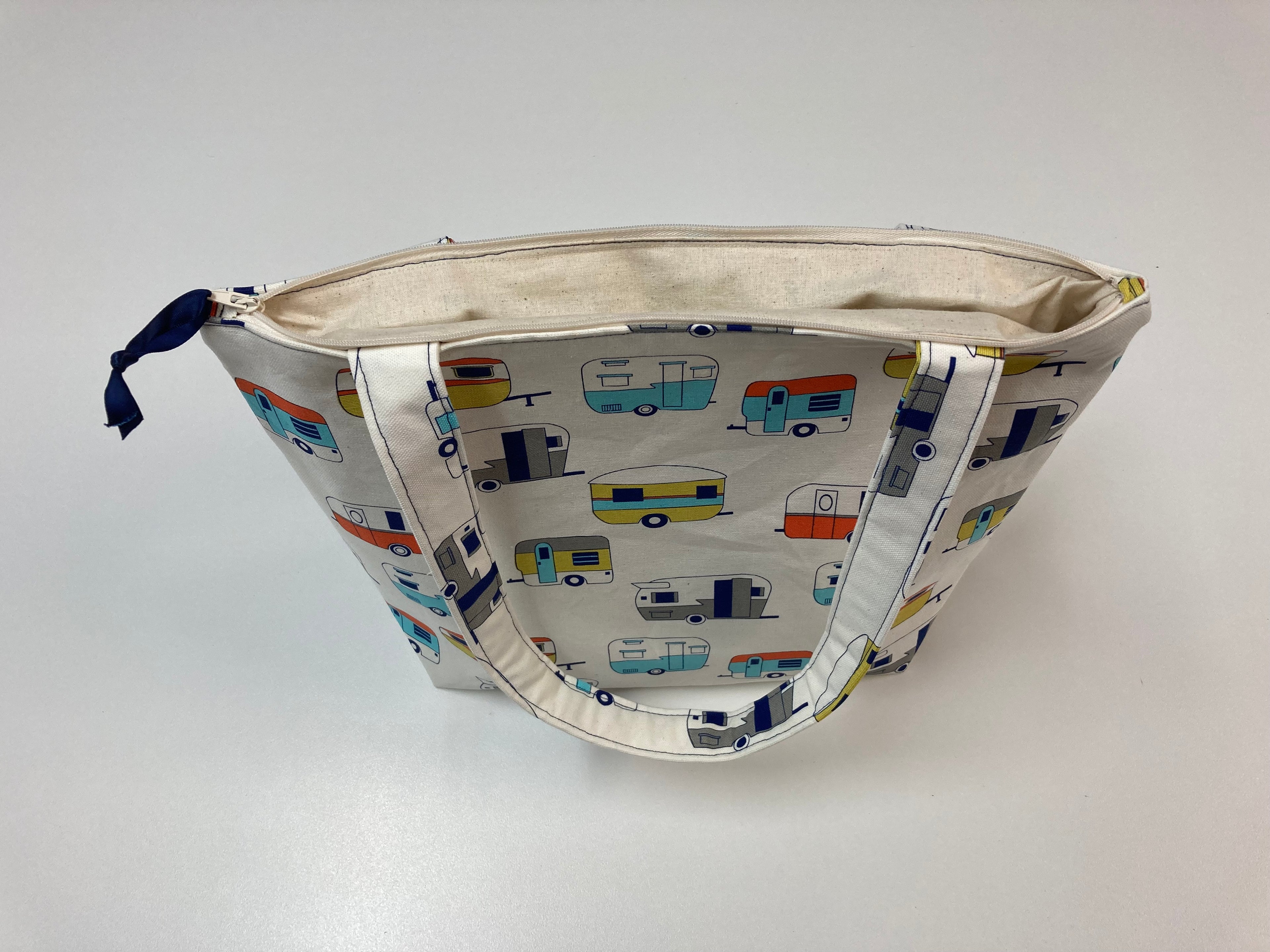 Medium Tote Bag with Zip - Caravans