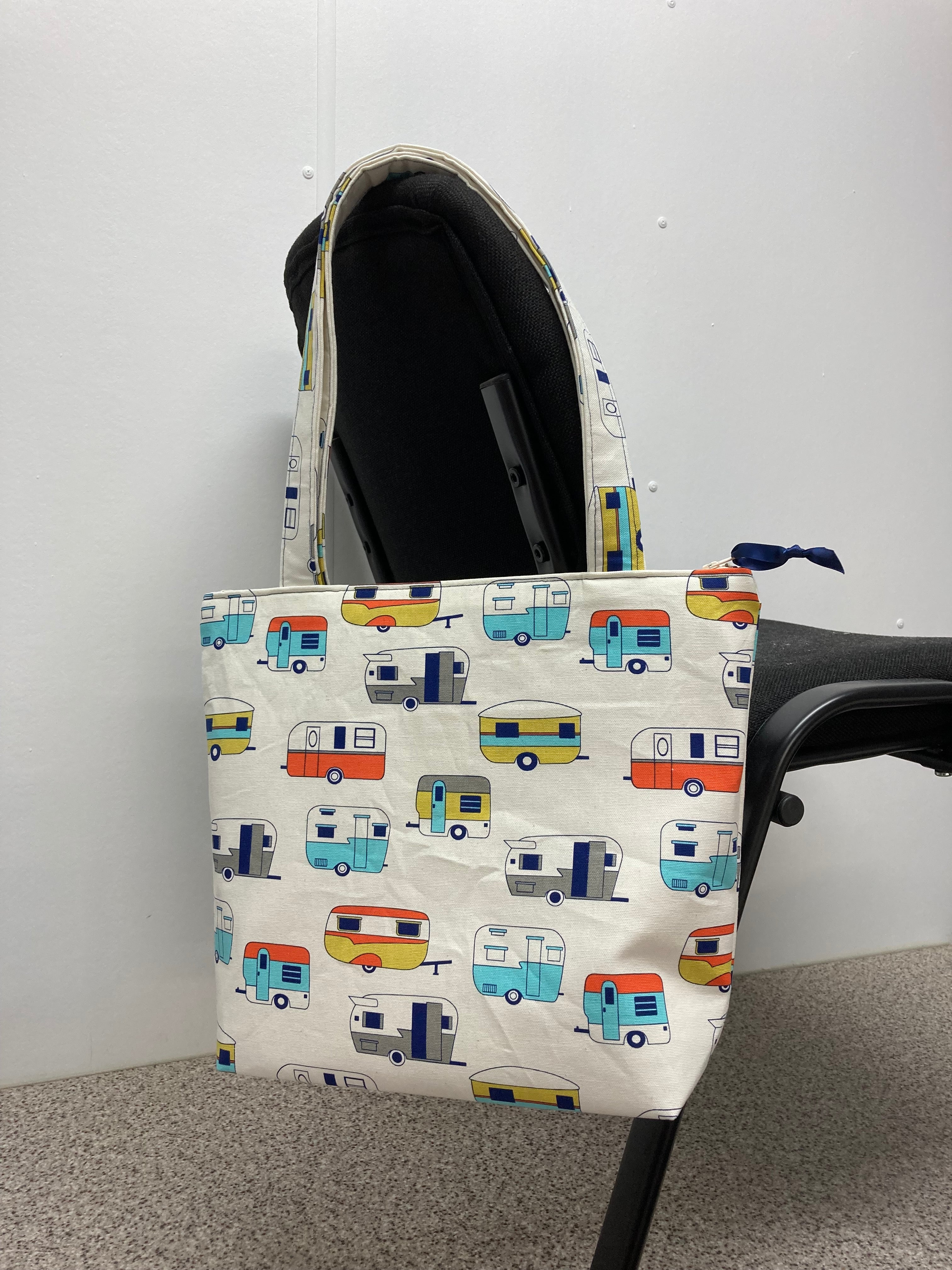 Medium Tote Bag with Zip - Caravans