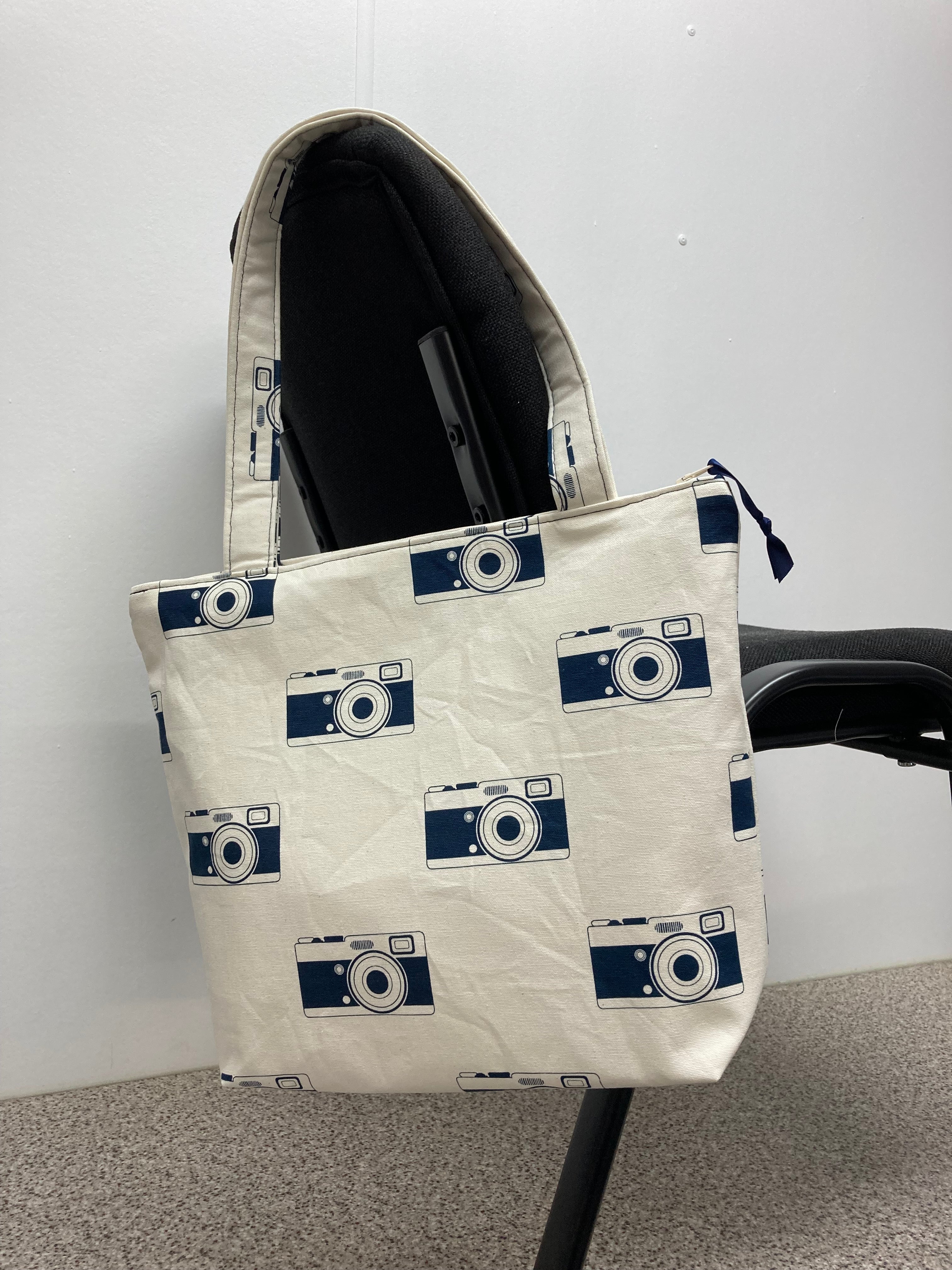 Medium Tote Bag with Zip - Cameras