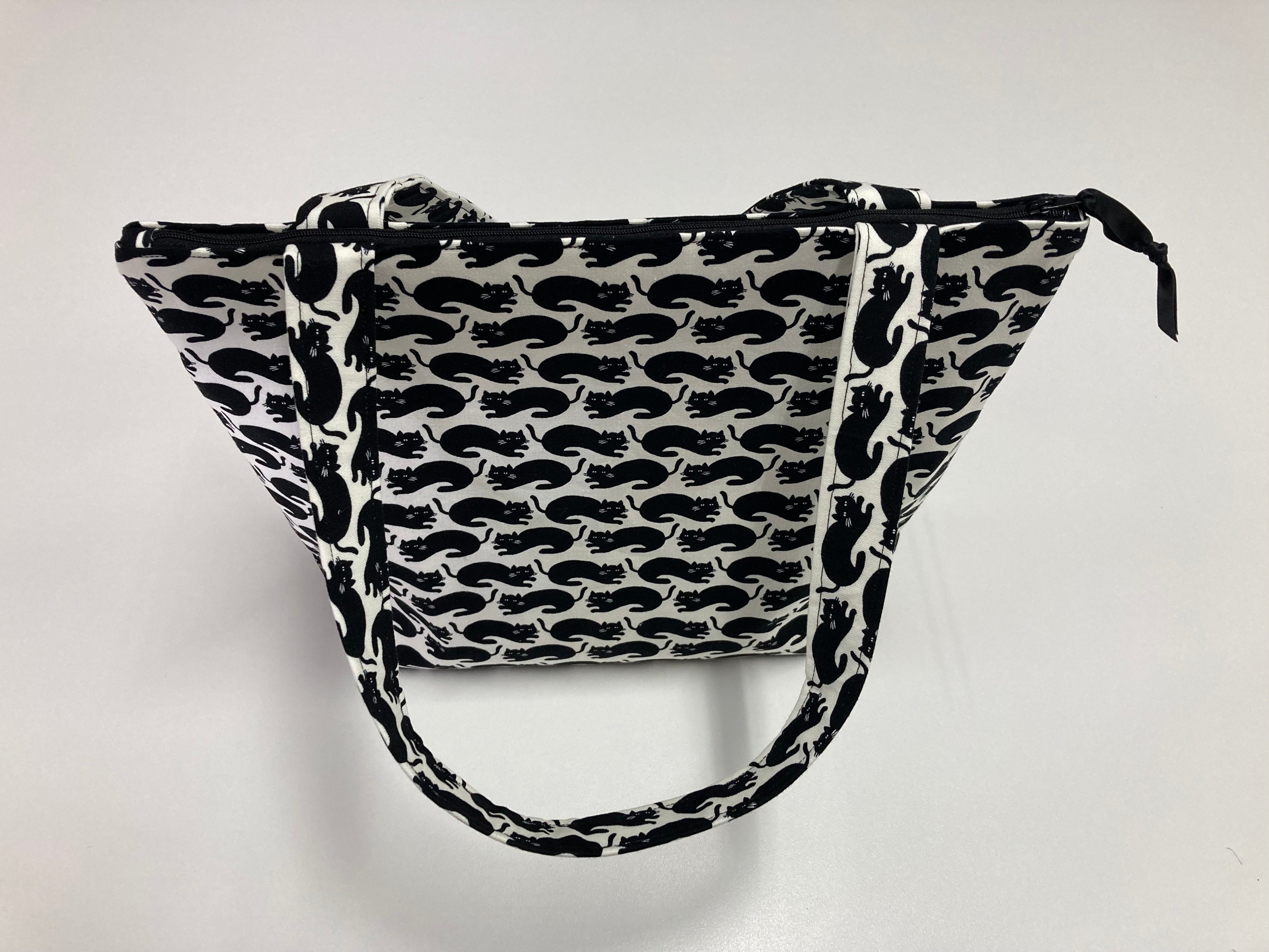 Medium Tote Bag with Zip - Black Cats on White