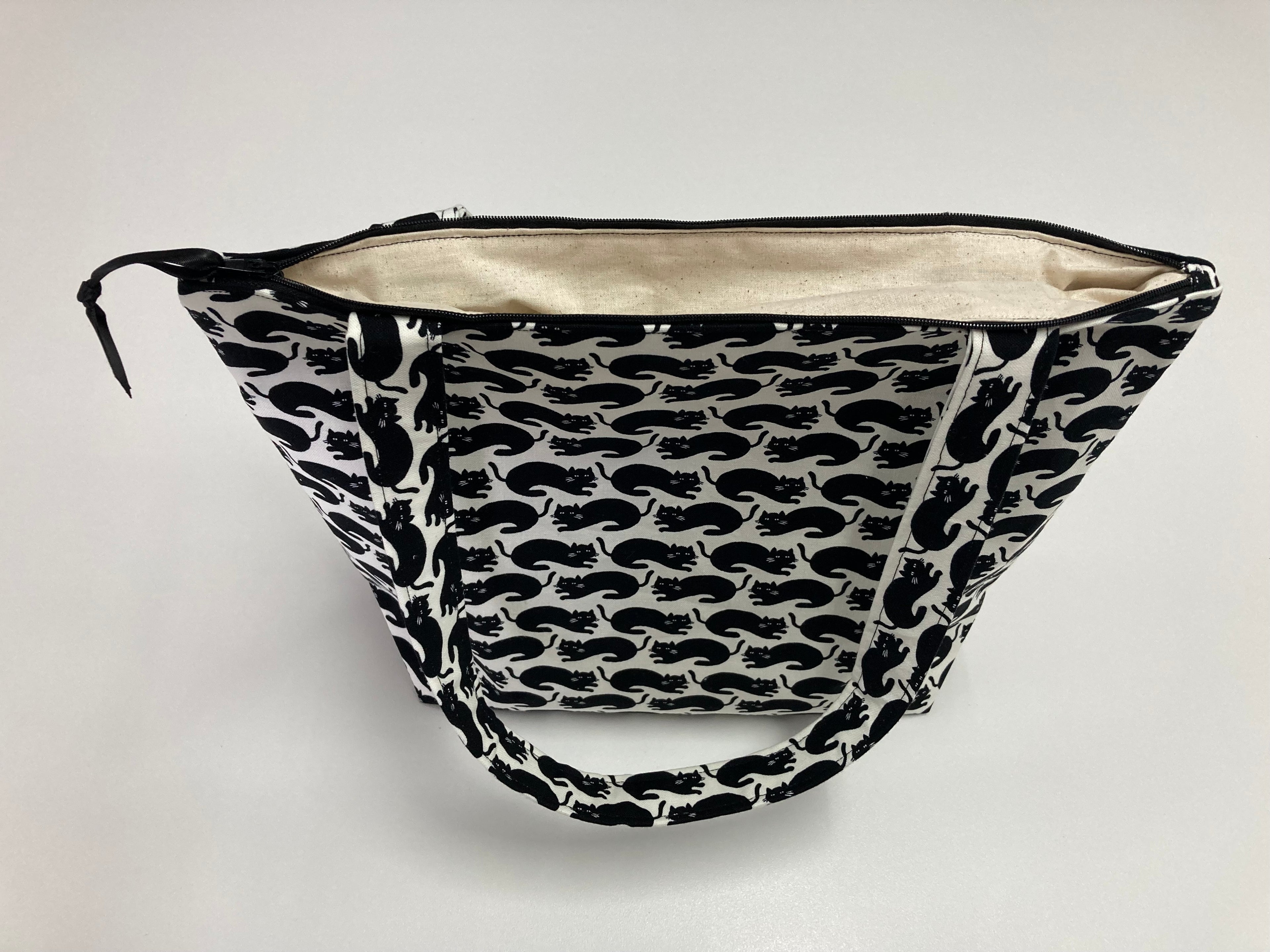 Medium Tote Bag with Zip - Black Cats on White
