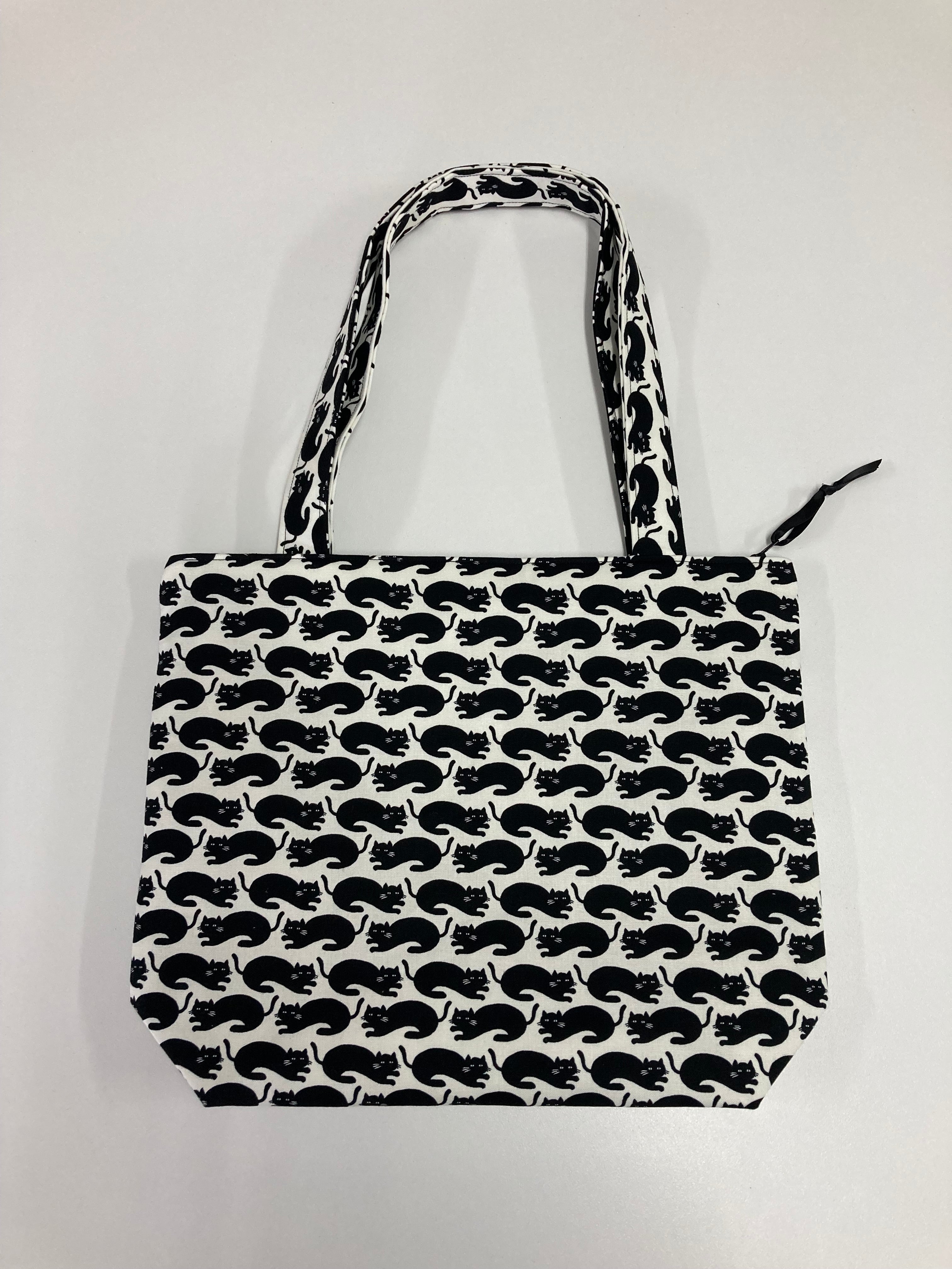 Medium Tote Bag with Zip - Black Cats on White