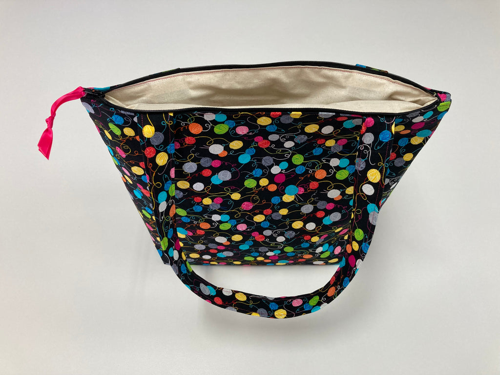 Medium Tote Bag with Zip - Little Yarn Balls