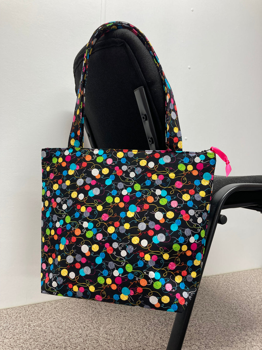 Medium Tote Bag with Zip - Little Yarn Balls