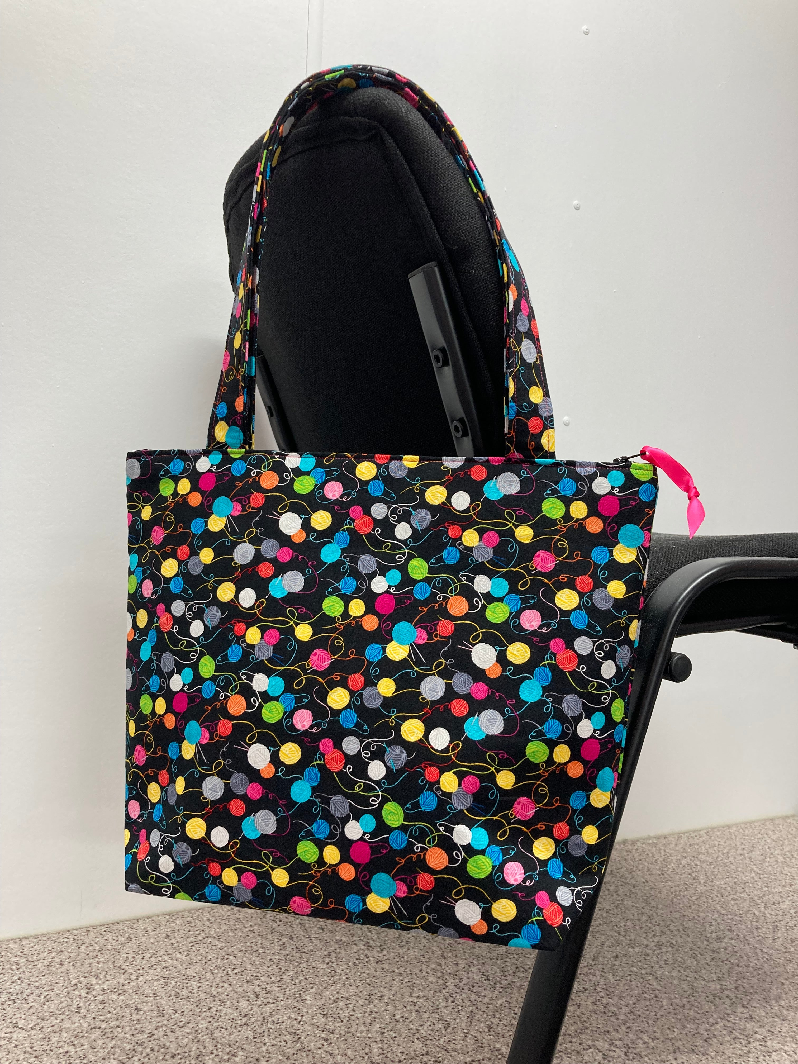 Medium Tote Bag with Zip - Little Yarn Balls