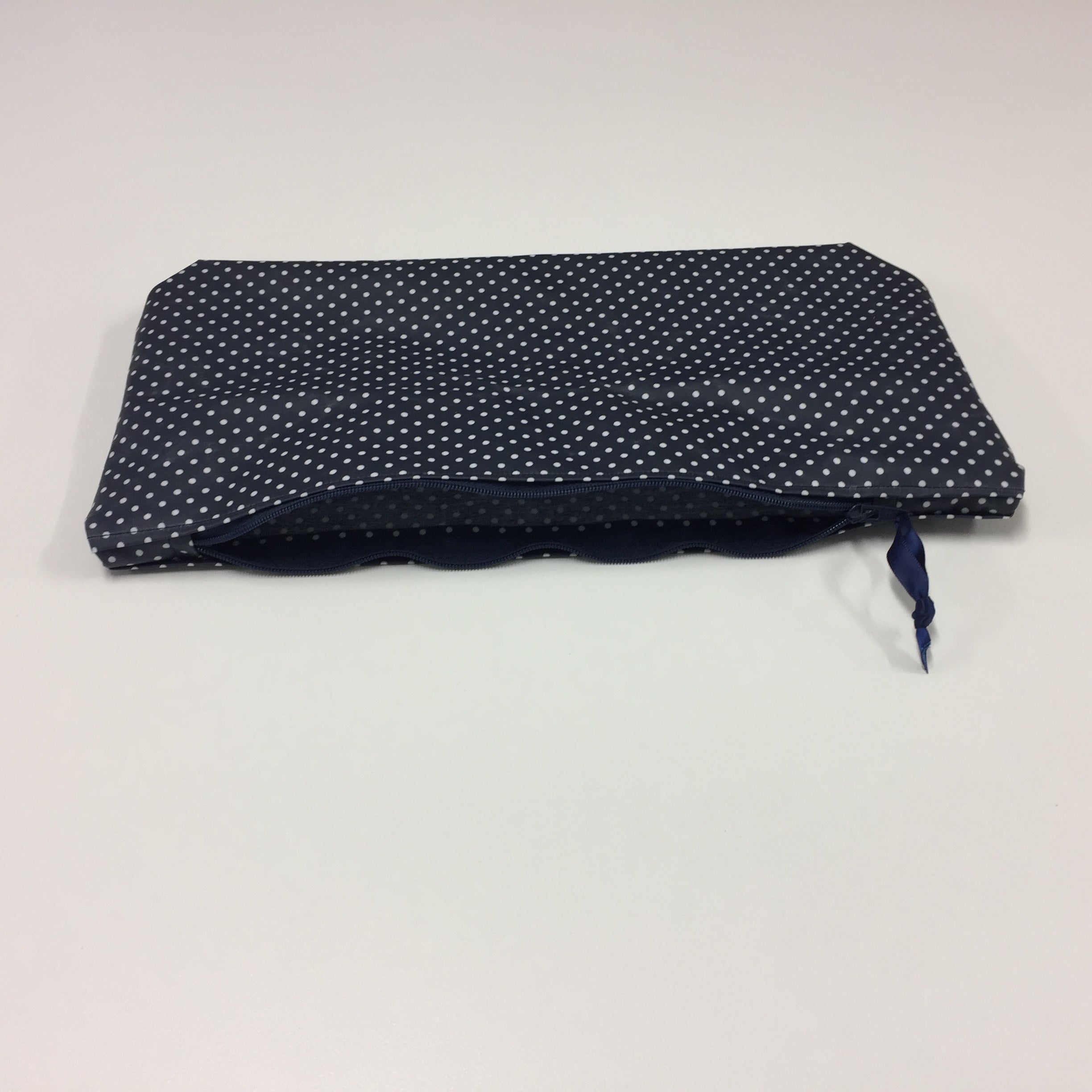 Wash Bag - Large - Navy Spot