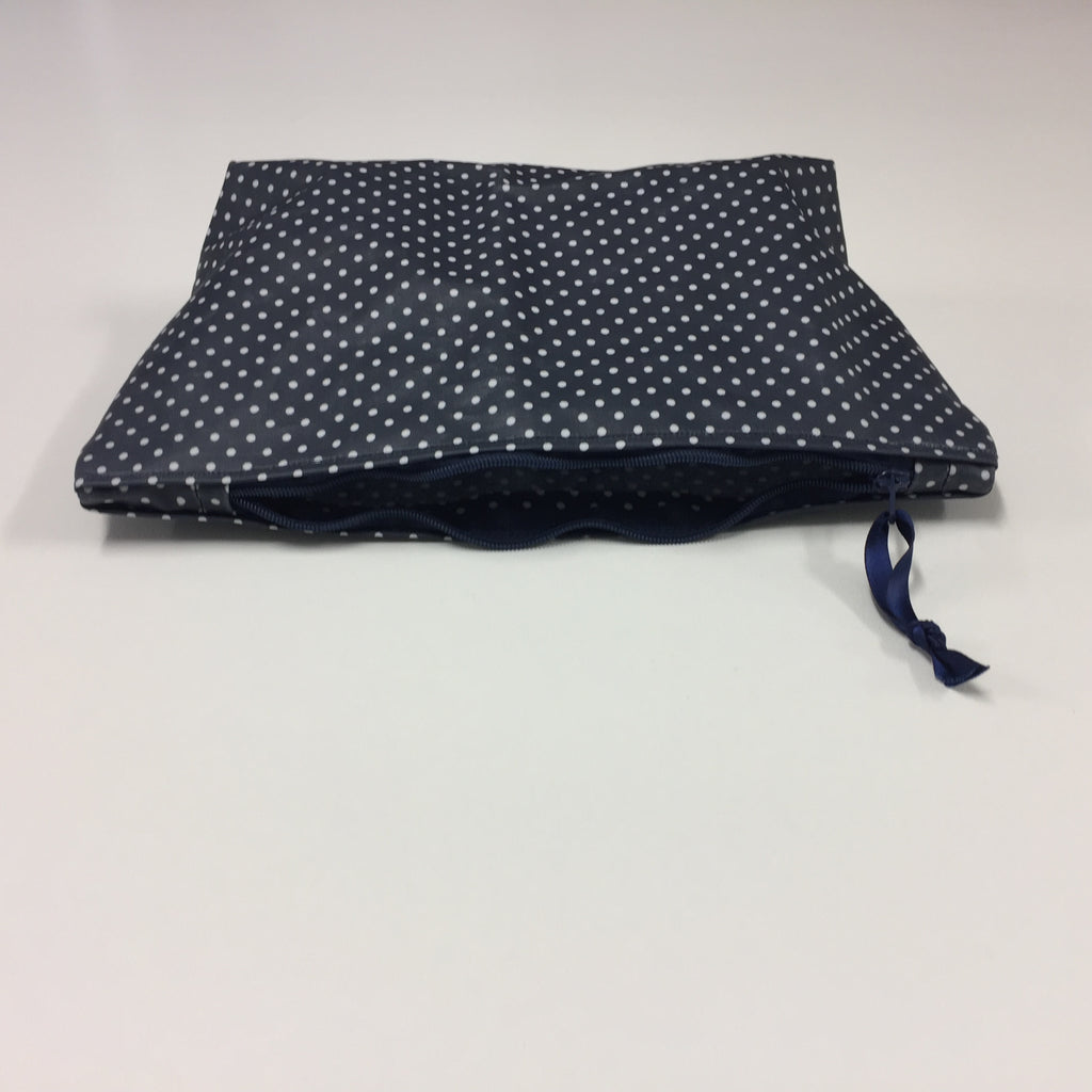 Wash Bag - Medium - Navy Spot