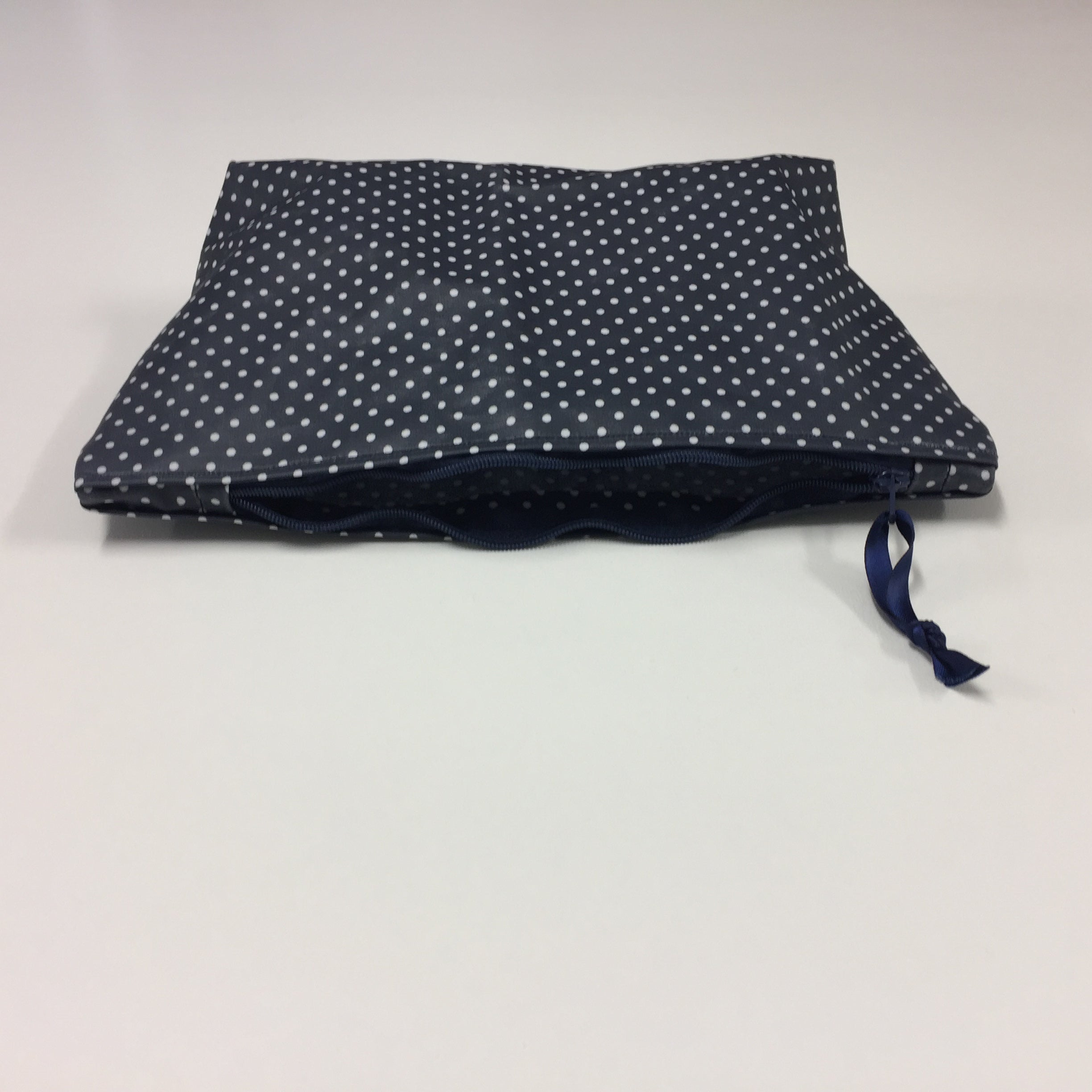 Wash Bag - Medium - Navy Spot