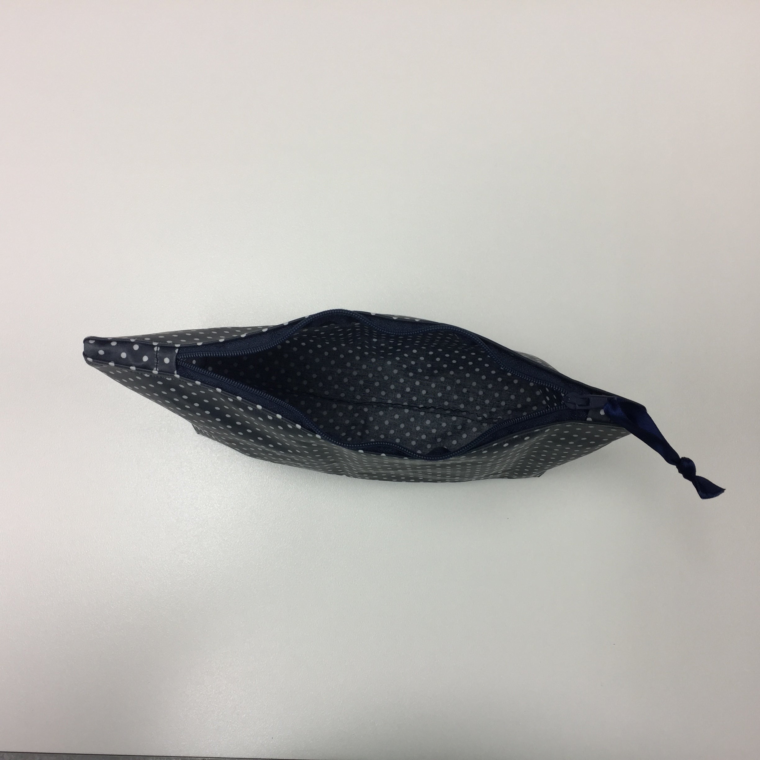Wash Bag - Medium - Navy Spot