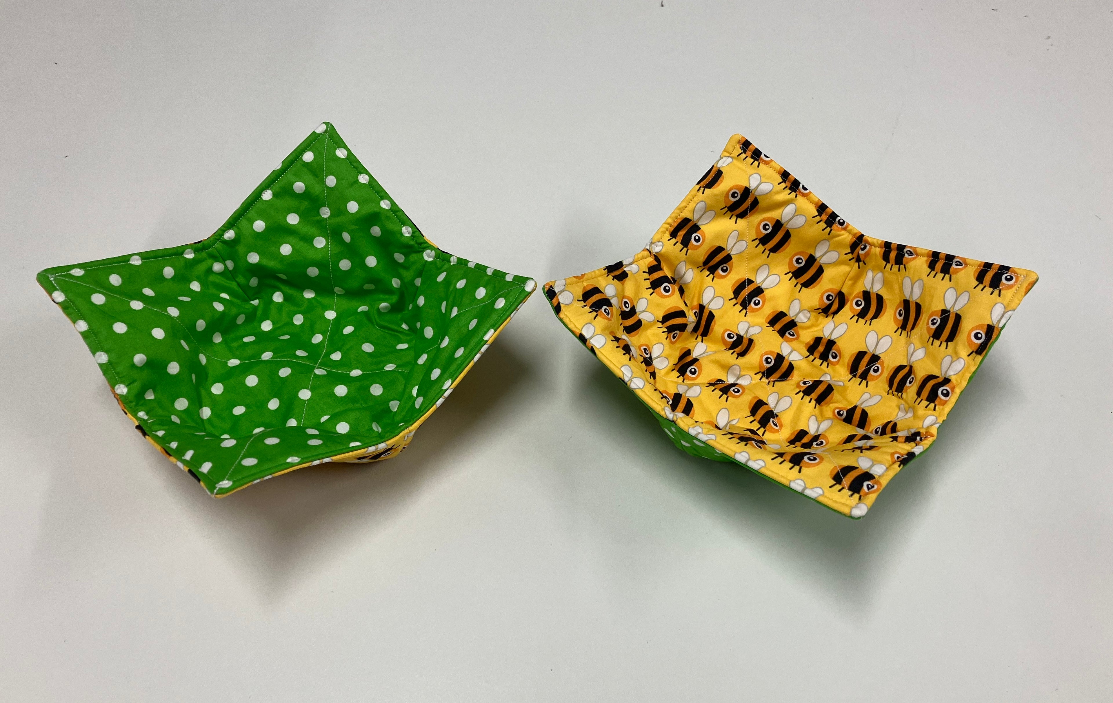 Soup Bowl Reversible Cozy – Bees and Spots