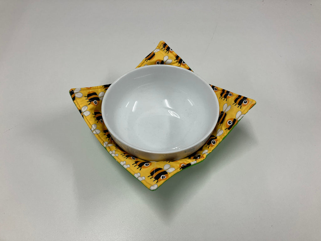 Soup Bowl Reversible Cozy – Bees and Spots