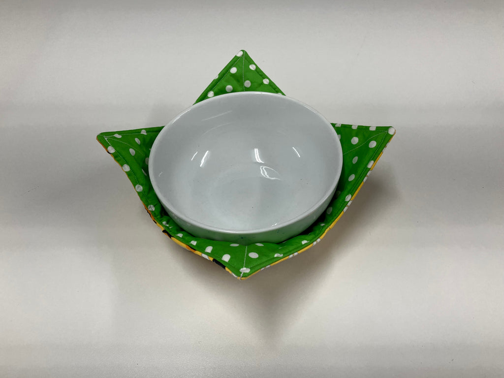 Soup Bowl Reversible Cozy – Bees and Spots