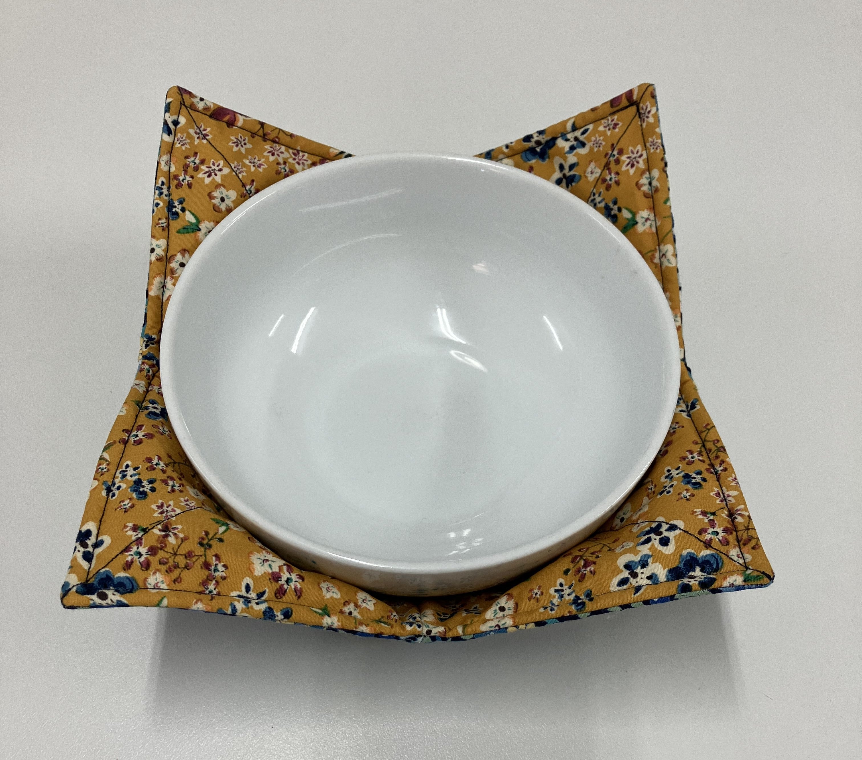 Soup Bowl Reversible Cozy – Yellow & Blue Flowers