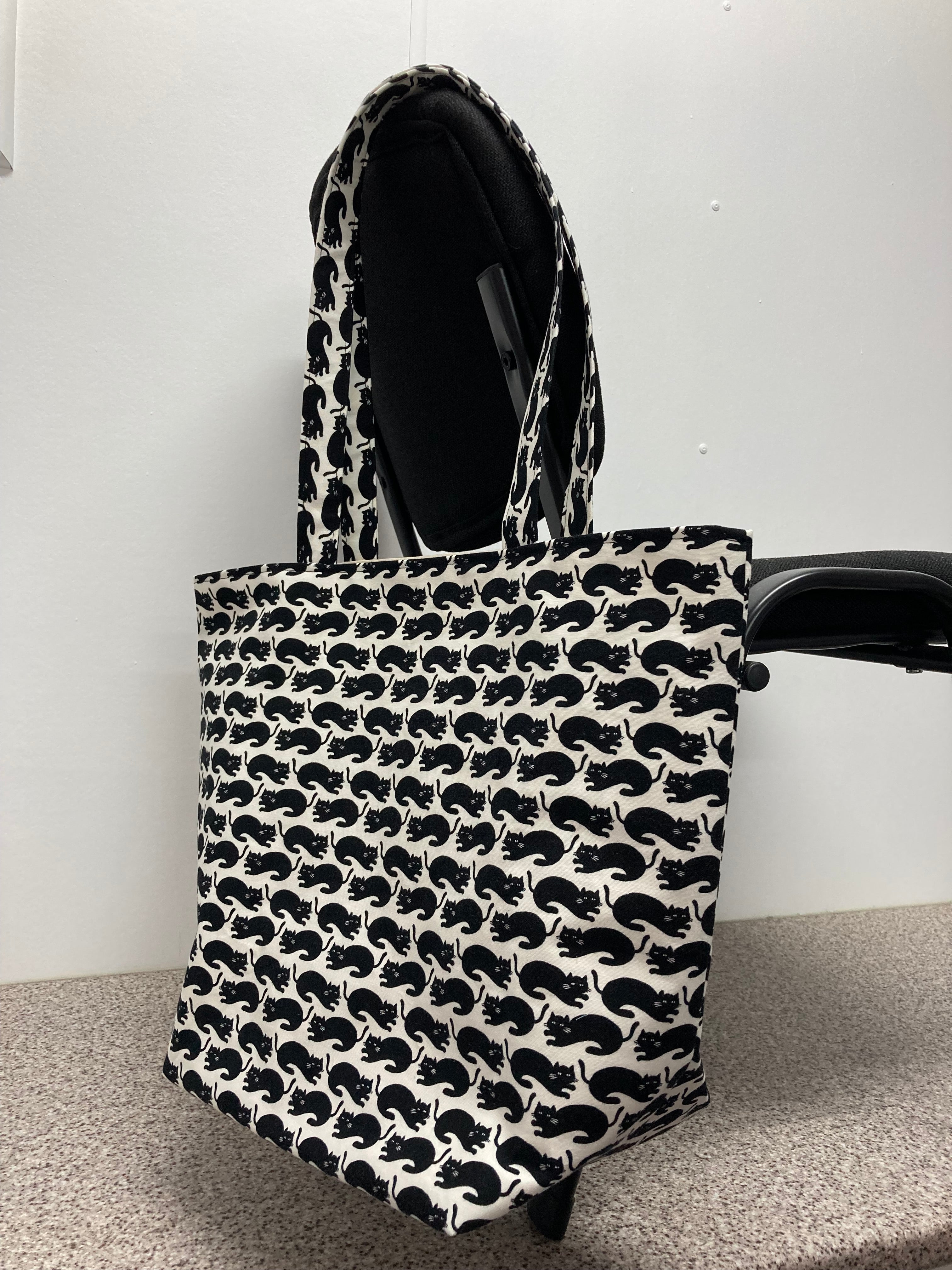 Large Tote Bag – Black Cats on White