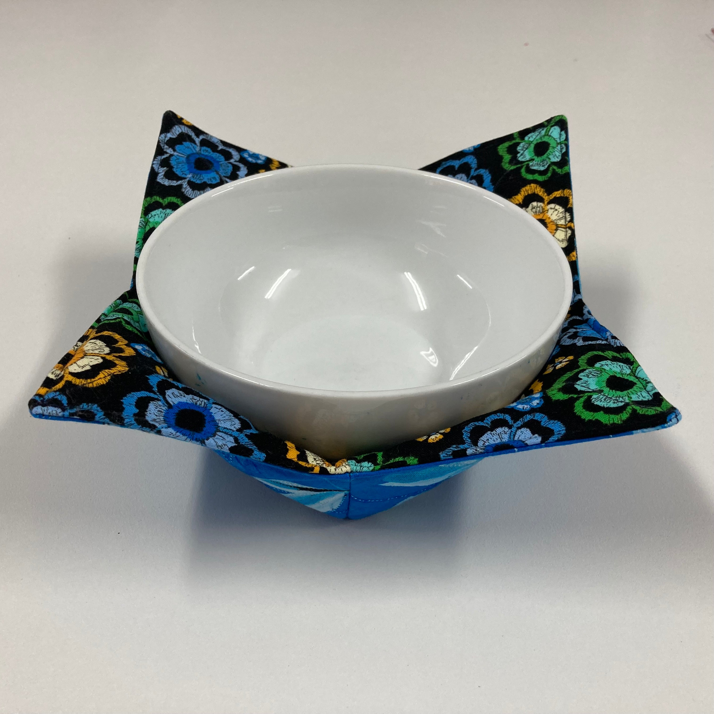 Soup Bowl Reversible Cozy – Dragonflies and Flowers