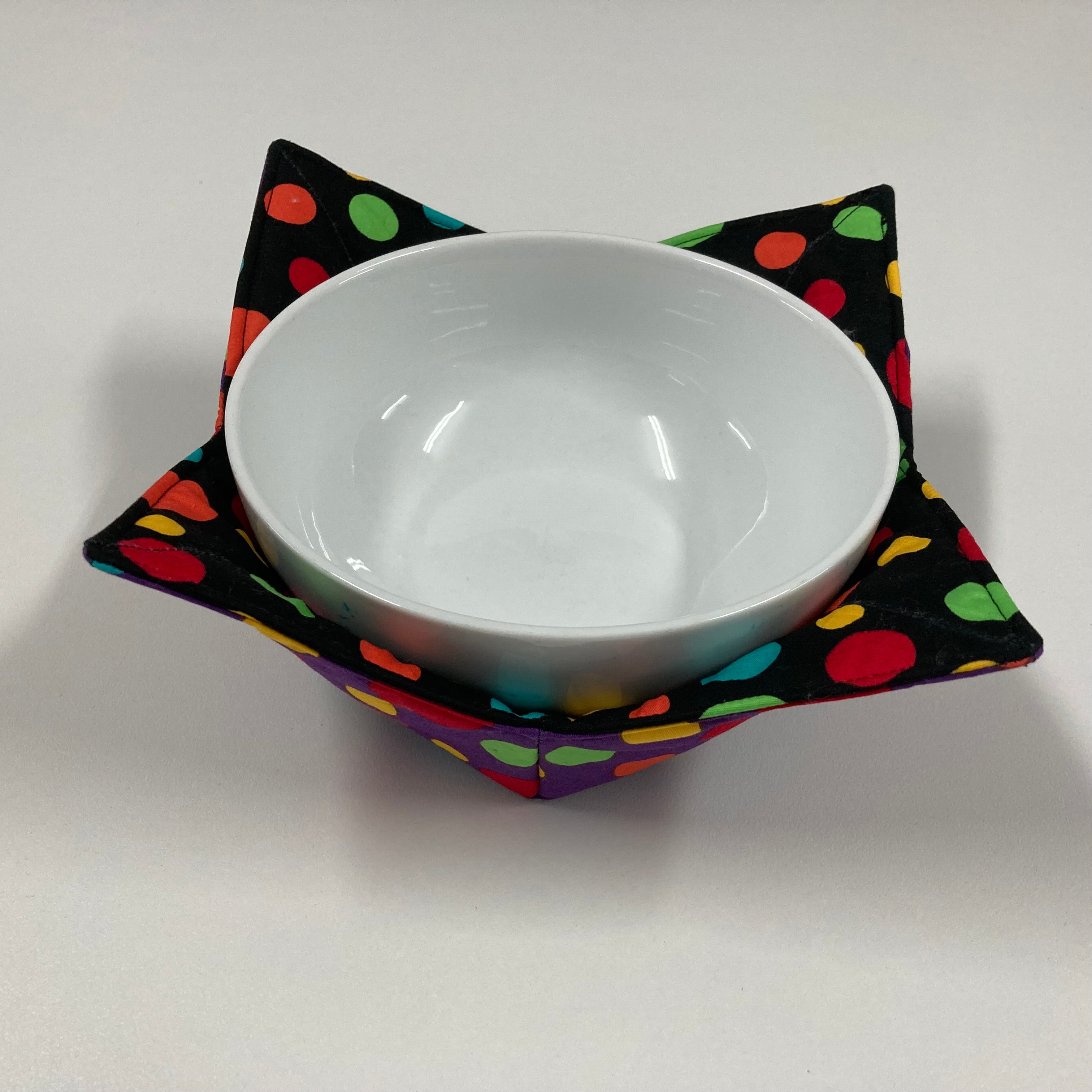 Soup Bowl Reversible Cozy – Colourful Spots on Purple and Black
