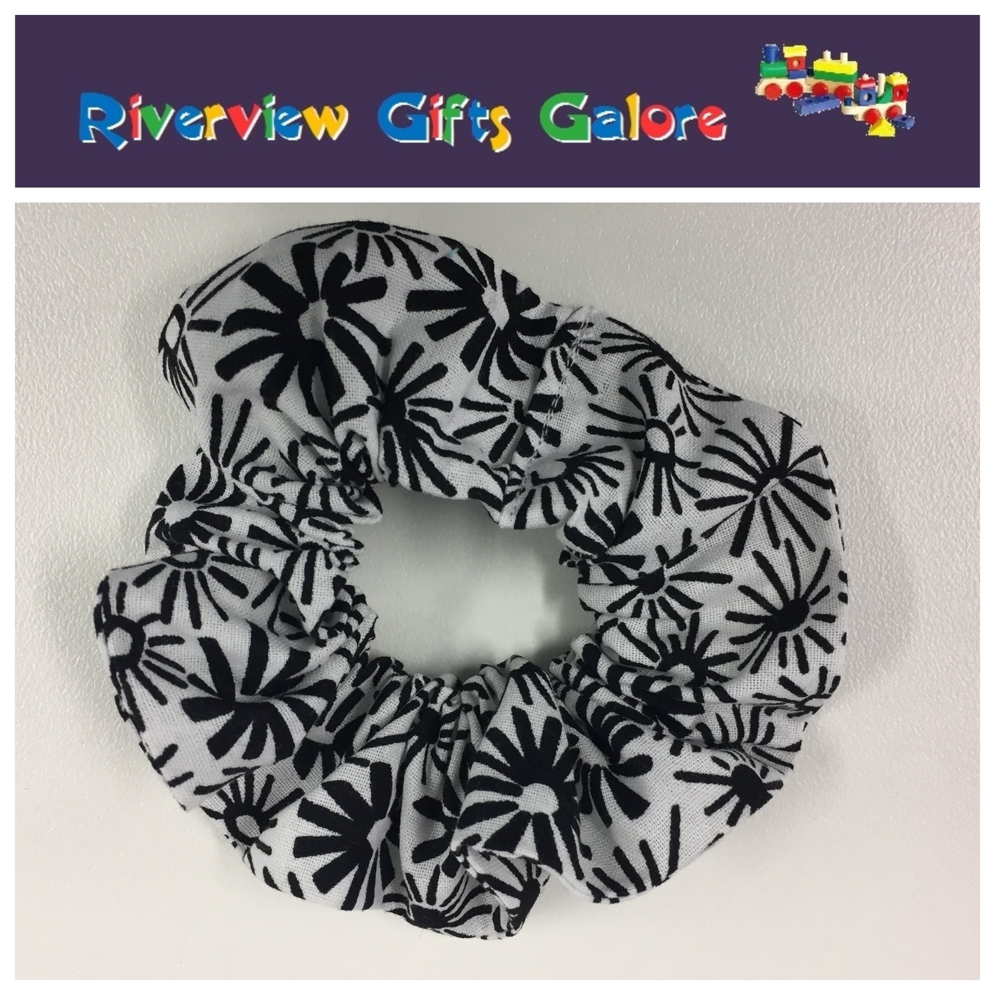 Scrunchie - Black / White Flowers
